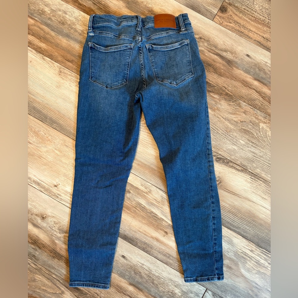 Lucky Brand mid rise crop